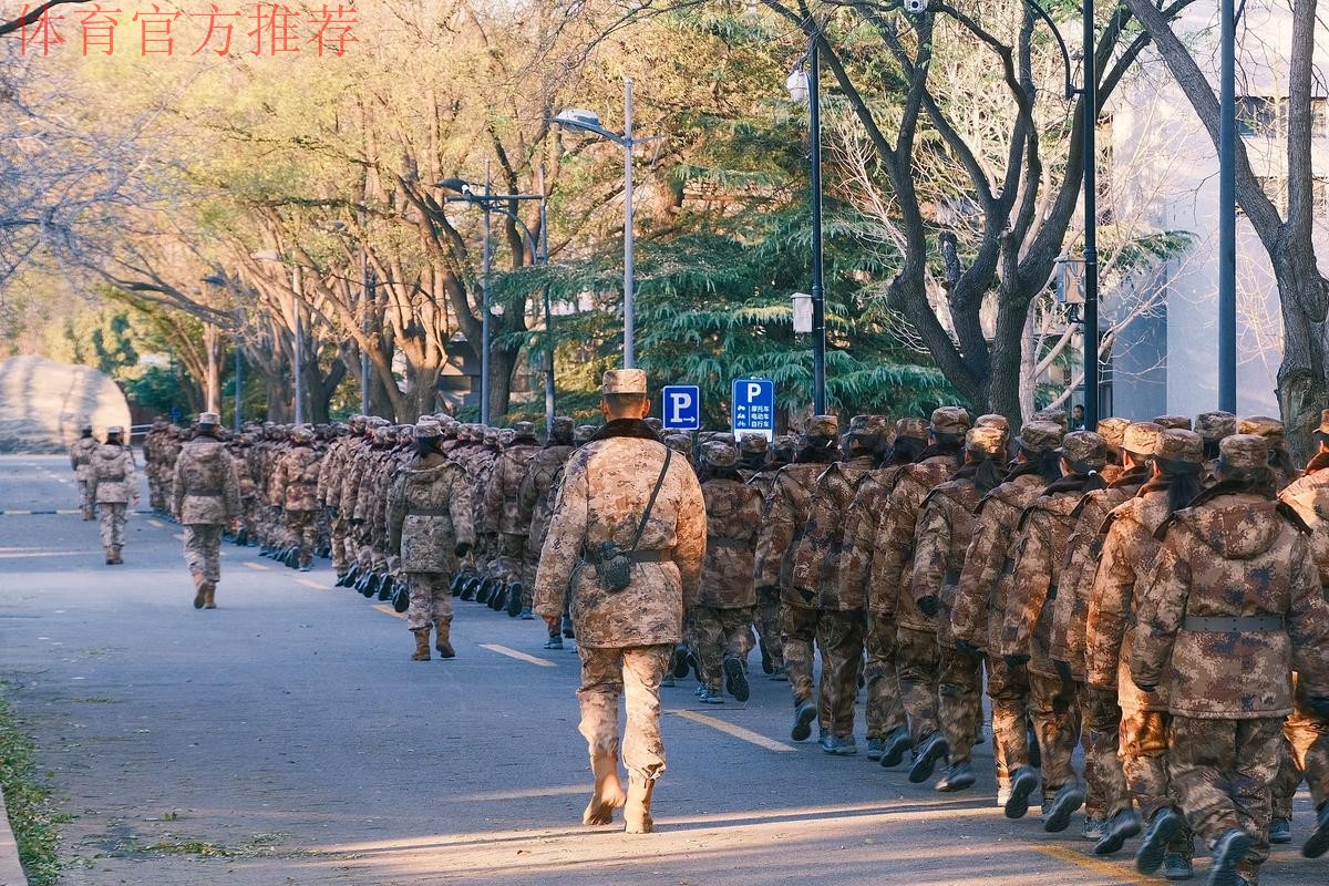 中国射击射箭队军训“雄赳赳气昂昂” 中国射击射箭队军训“雄赳赳气昂昂”